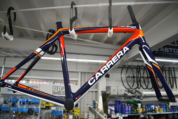CARRERA VELENO RN入荷しました。