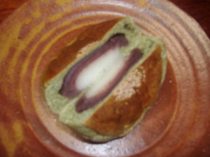 よもぎもちのような　パン生地