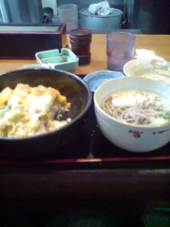 あそこで飯食います。