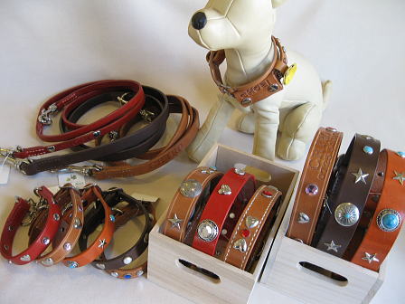 革首輪工房 with Dogsです。