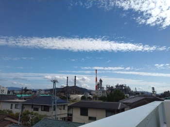 広く秋晴れ