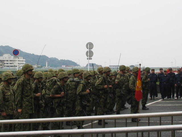 自衛隊歩行