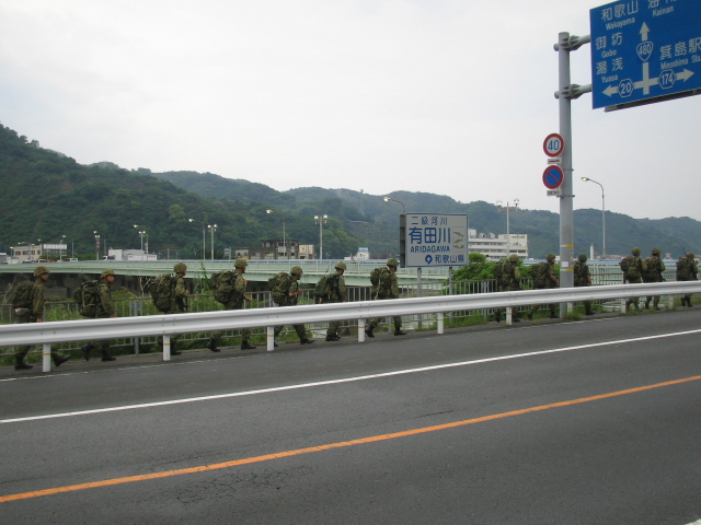 自衛隊歩行