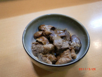 鶏きもとせせりの煮込み