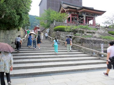 夏の京都清水寺　　＜外国人がいっぱい＞