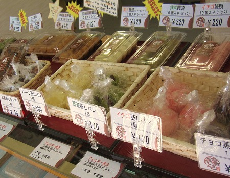 お散歩デビューとおまんじゅう