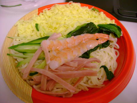 今日のランチは冷やし中華