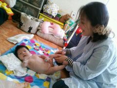 三姉妹でベビーマッサージレッスン♪
