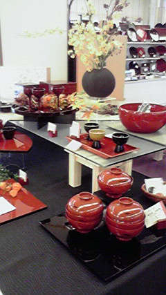うるわし館も秋色に