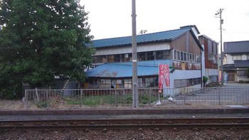 城端線砺波駅