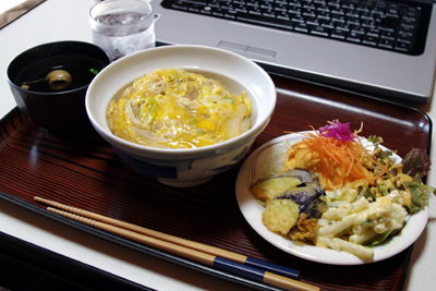 今日のお昼ご飯「玉子丼」