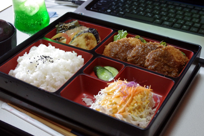 今日のお昼ご飯「ヘレカツ定食」