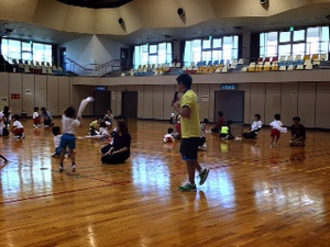 串本町にて親子体操・・・１