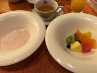 いや、笑う