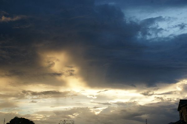 朝の雲