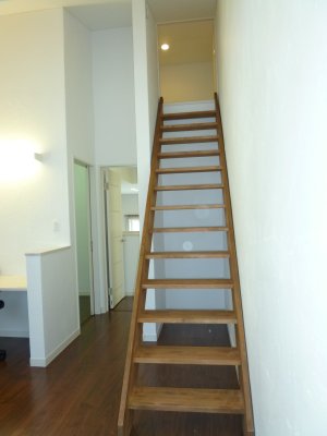 和歌山インターネット住宅展示場SUMIKA：エコ・トップの家モデルハウス　2F階段の写真