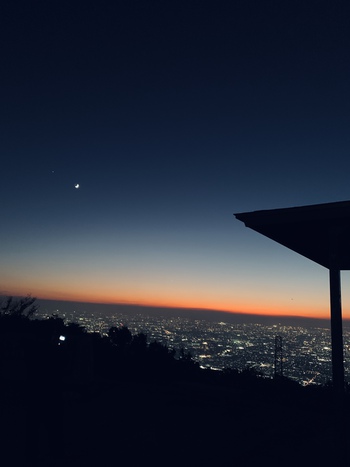 月と星と夕焼けと夜景