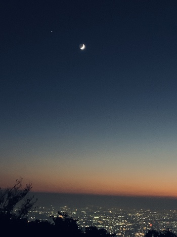 月と星と夕焼けと夜景