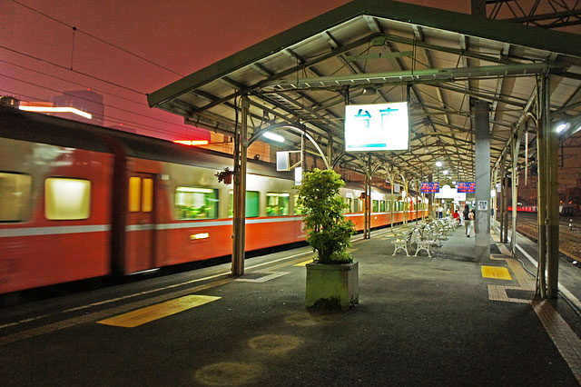 【台湾鉄道・嘉義→台南】台南到着・電気機関車を眺める