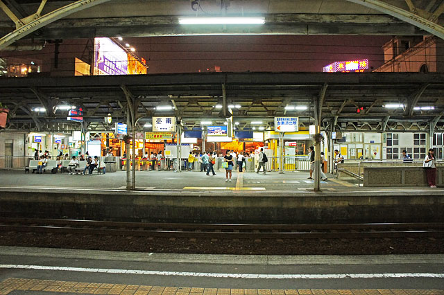 【台湾鉄道・台南】台南到着・駅前には旨そうな屋台(≧∇≦)