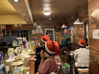 「カフェ紀泉」さんでクリスマスライブ！