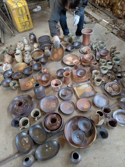 穴窯の窯を開けて作品を! 穴窯の窯を開けて作品を!