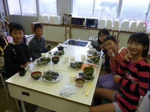 橋本市立西部小学校において　「郷土食体験」を実施！