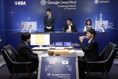 <囲碁:人間vs人工知能>人間が作った人工知能に人間が負けた <囲碁:人間vs人工知能>人間が作った人工知能に人間が負けた