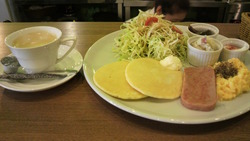 お友達がカフェをOPENしたので、ご紹介なり〜(^-^)/